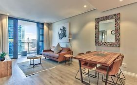 Elegant Apartment In The City
